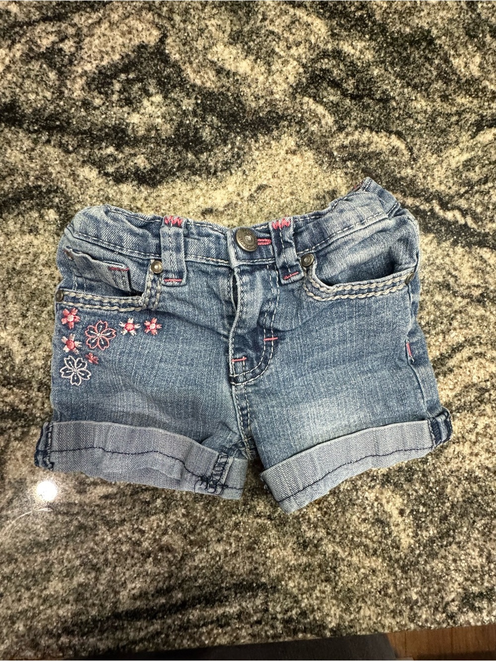 2 pairs of shorts 4/5